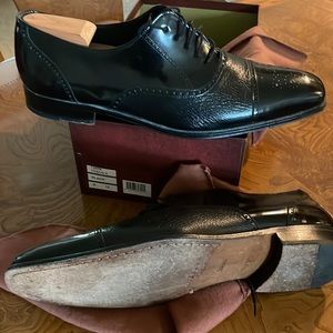 Leather black laced shoes